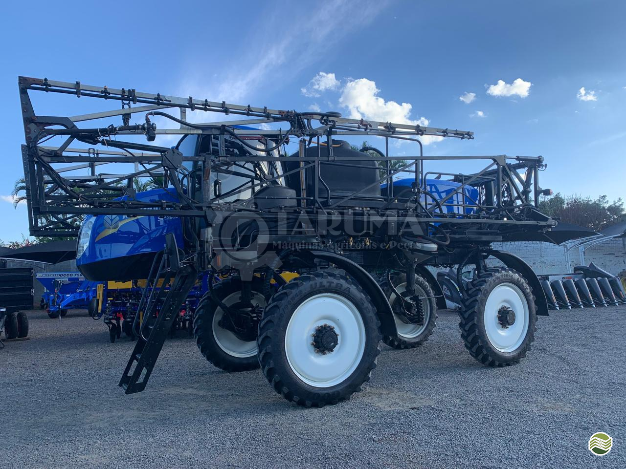 PULVERIZADOR NEW HOLLAND SP2500 Tração 4x4 Tarumã Máquinas Agrícolas e Peças ASTORGA PARANÁ PR
